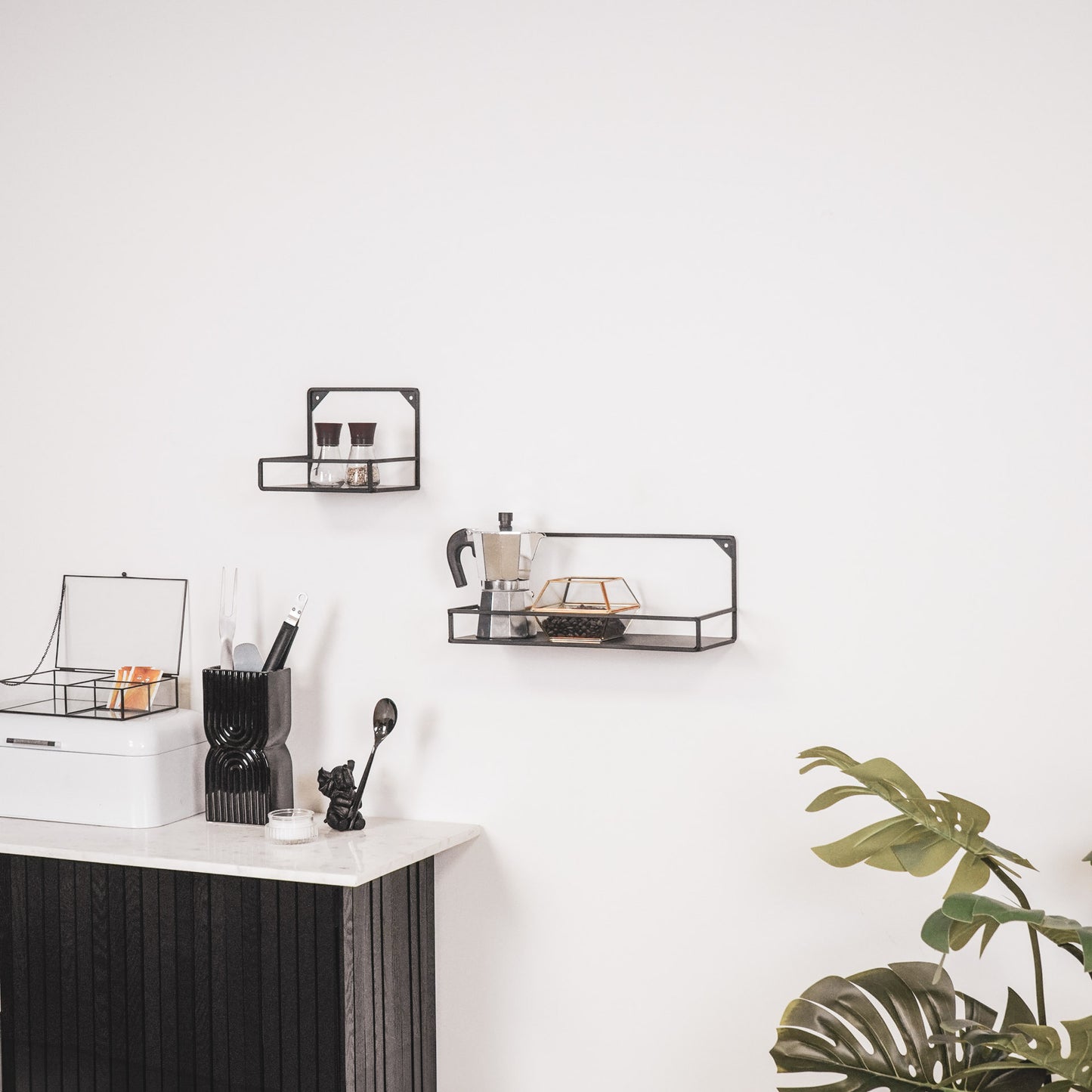 Housevitamin Set of 2 Wall Shelves- Black -Metal- 20x16 en 40x16 cm