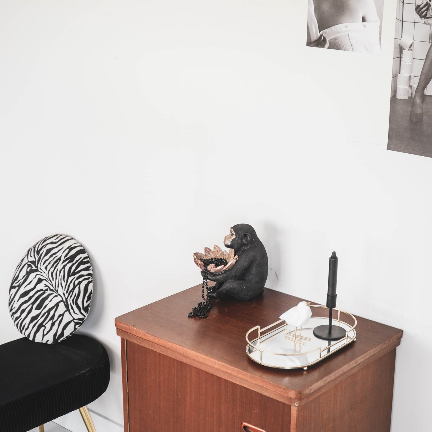 HV Monkey statue/ basket- Black-20x22x14cm