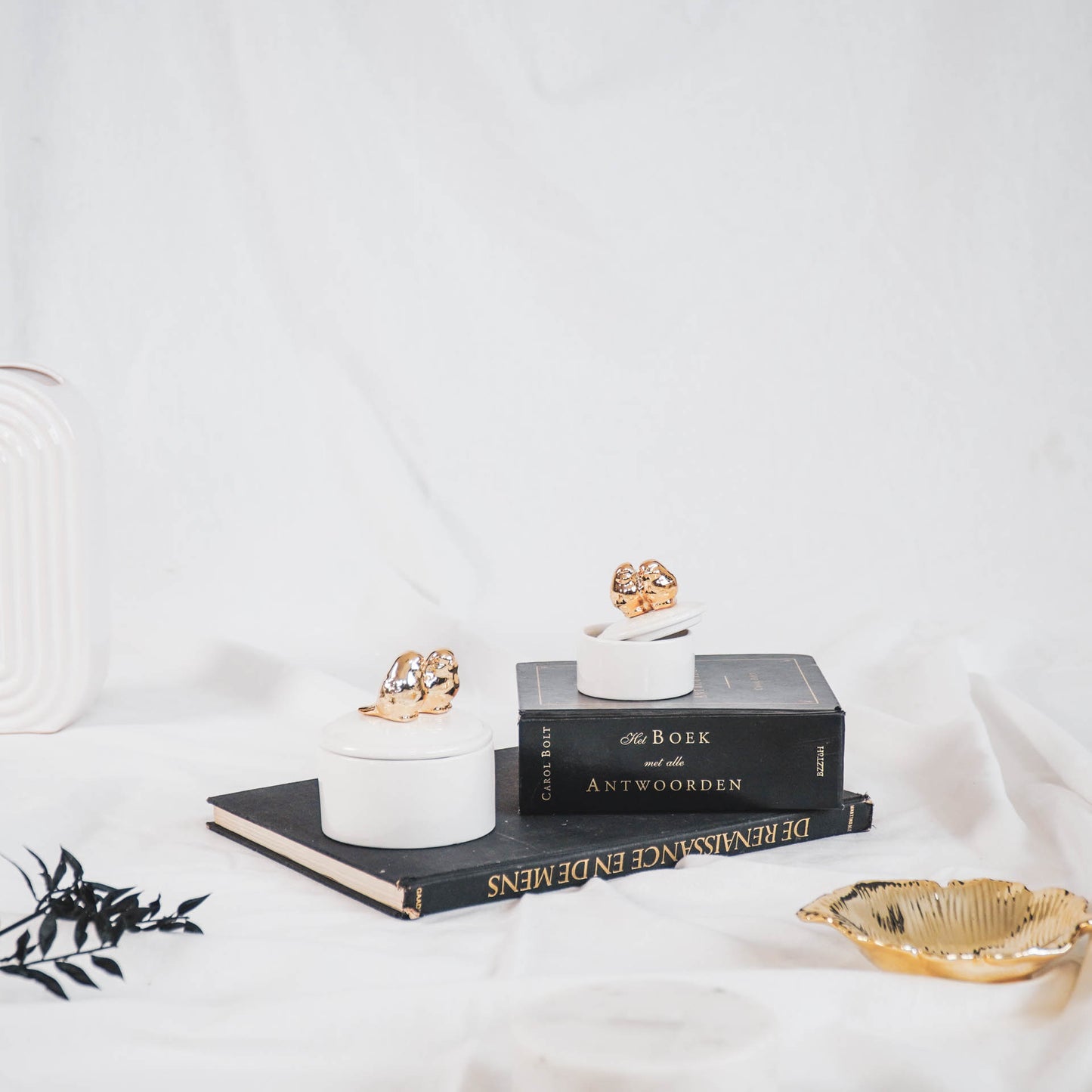 HV White Jar with Golden Birds - 6x6x8cm