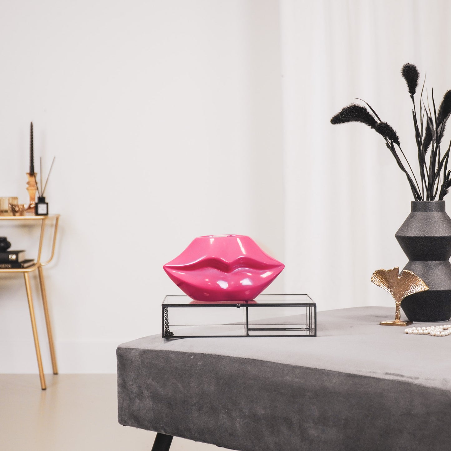 HV Lips Don't Lie Pot - Neon Pink - 21x19x11cm