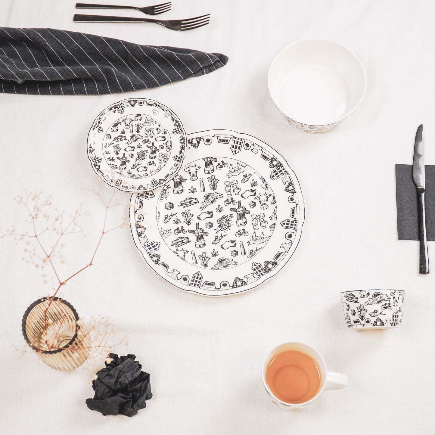 Plate - Dutch Black - Newbone China - 26x26x1,5cm