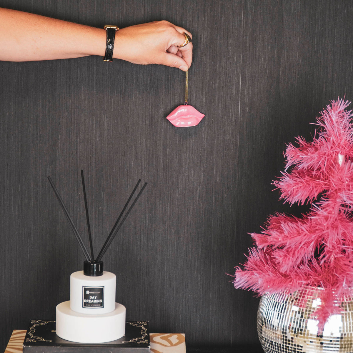 Xmas hanger - Lip - Ceramics - Neon Pink - 6,5x2x4cm