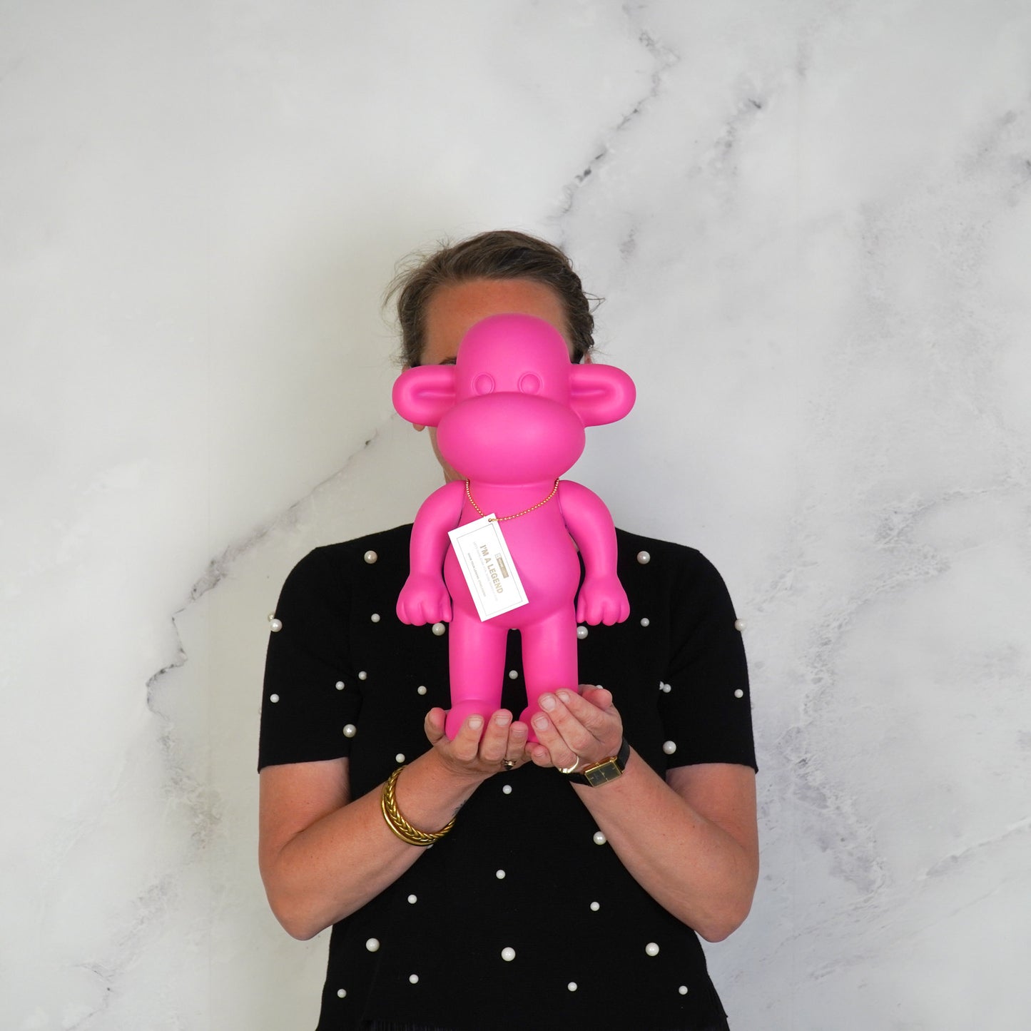 Ornament - Monkey Figurine 'The Legend'- Polyresin - Pink - 20,5x13,5x35cm