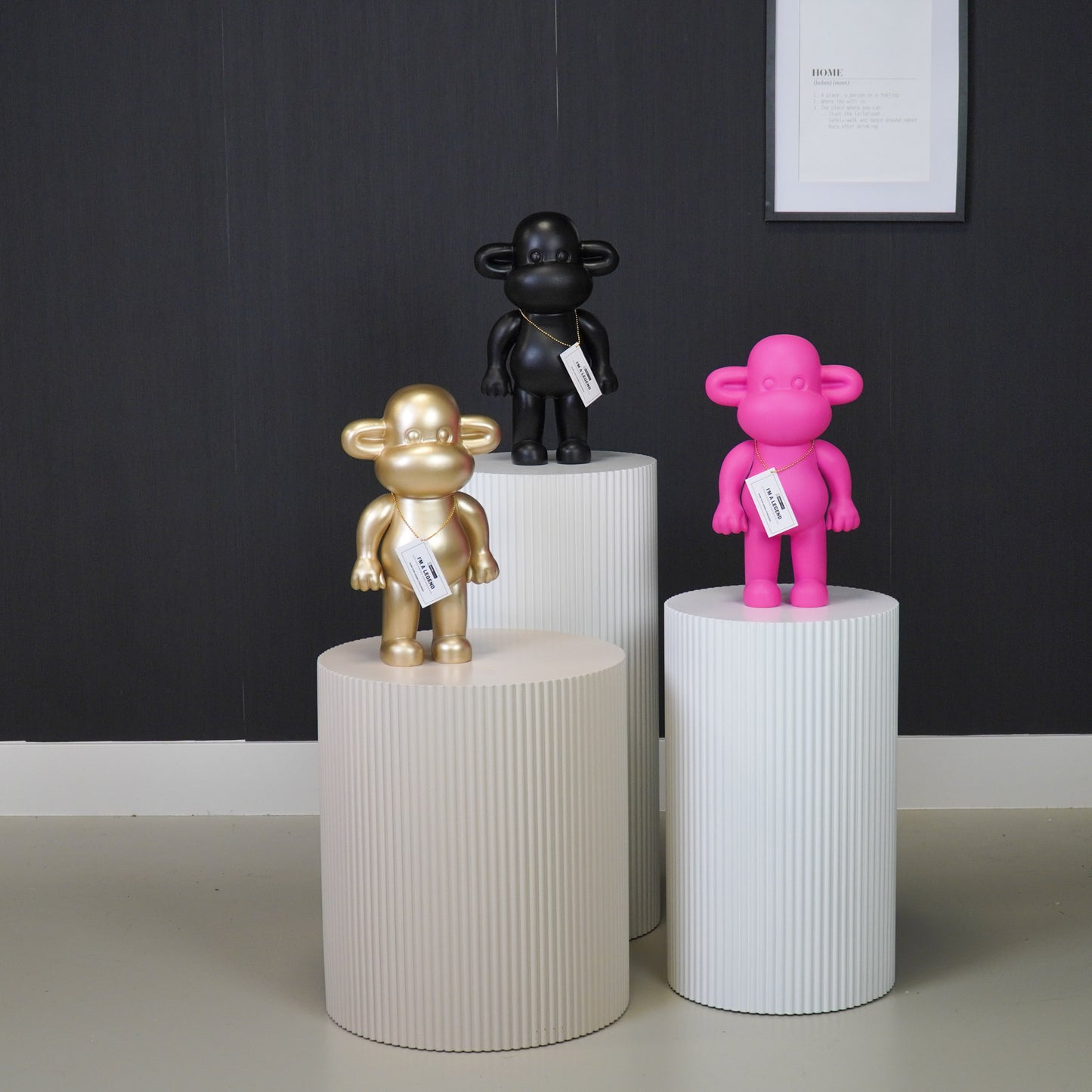 Ornament - Monkey Figurine 'The Legend'- Polyresin - Pink - 20,5x13,5x35cm