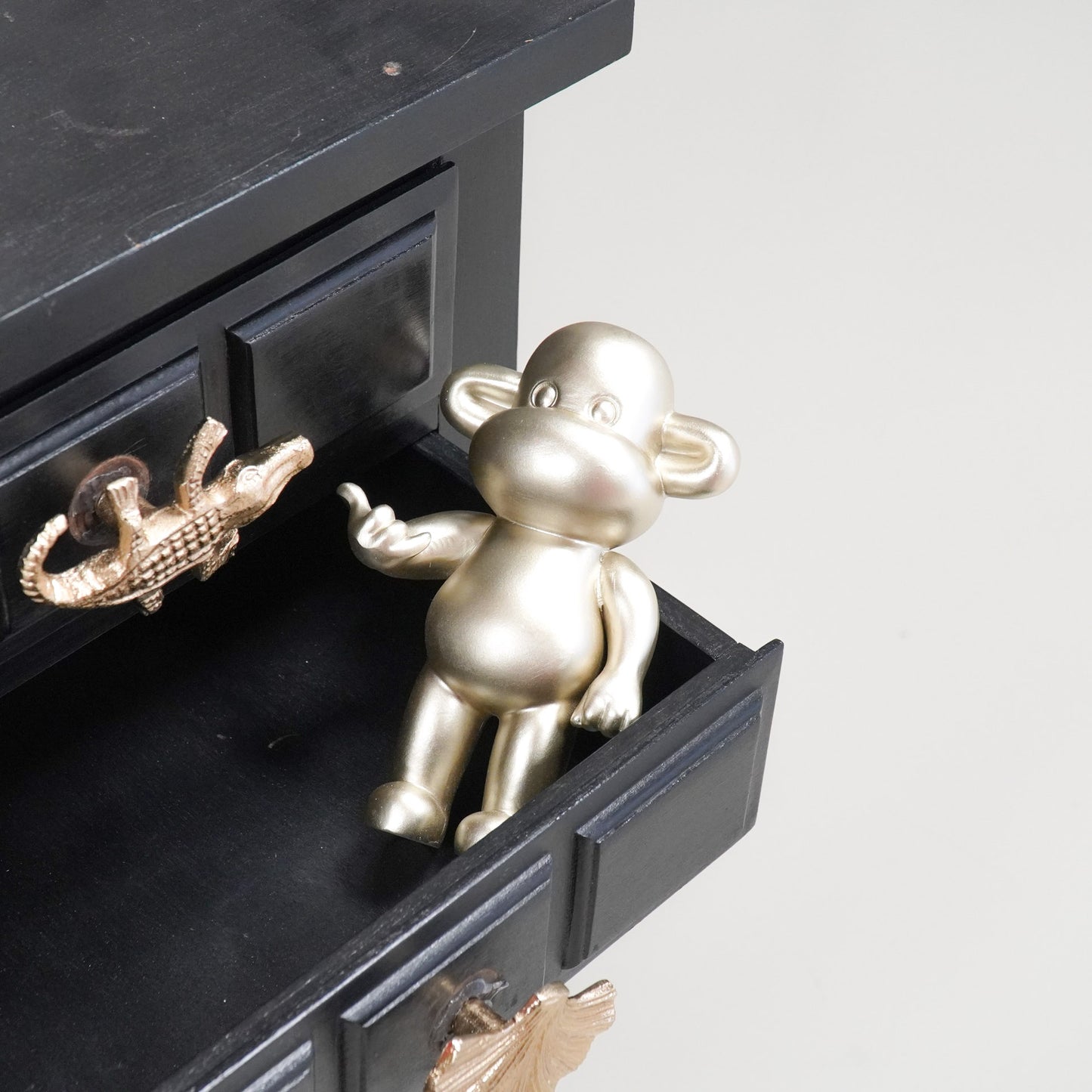 Ornament - Hang Loose Monkey Figurine 'The Legend' - Polyresin - Gold - 11x7x19cm