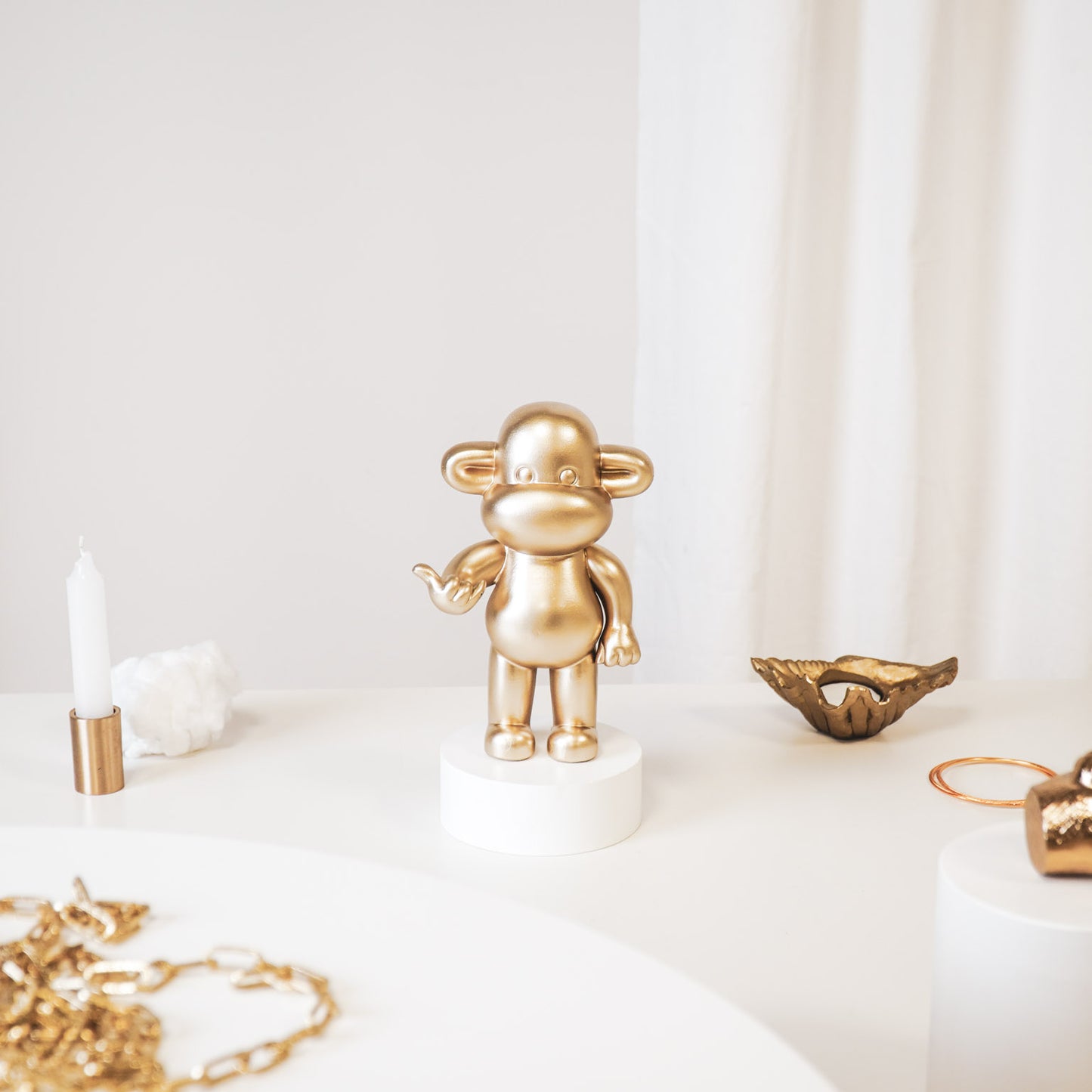 Ornament - Hang Loose Monkey Figurine 'The Legend' - Polyresin - Gold - 11x7x19cm