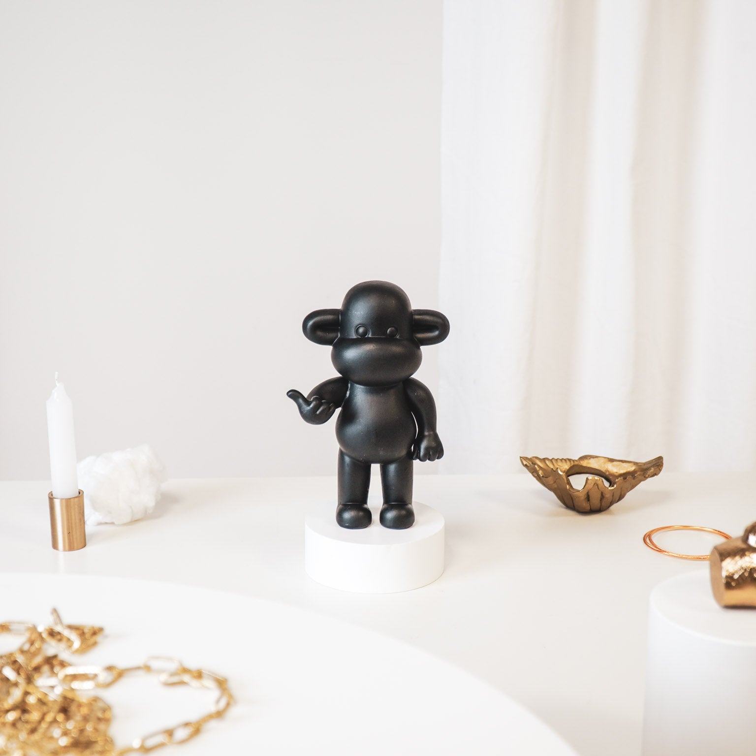 Ornament - Hang Loose Monkey Figurine 'The Legend' - Black - 11x7x19cm