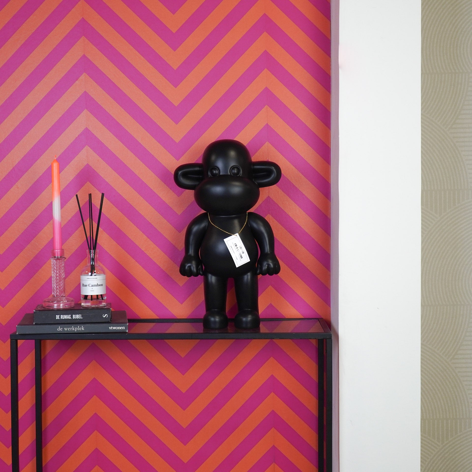 Ornament - Monkey Figurine 'The Legend'- Polyresin - Black - 33x21x50cm