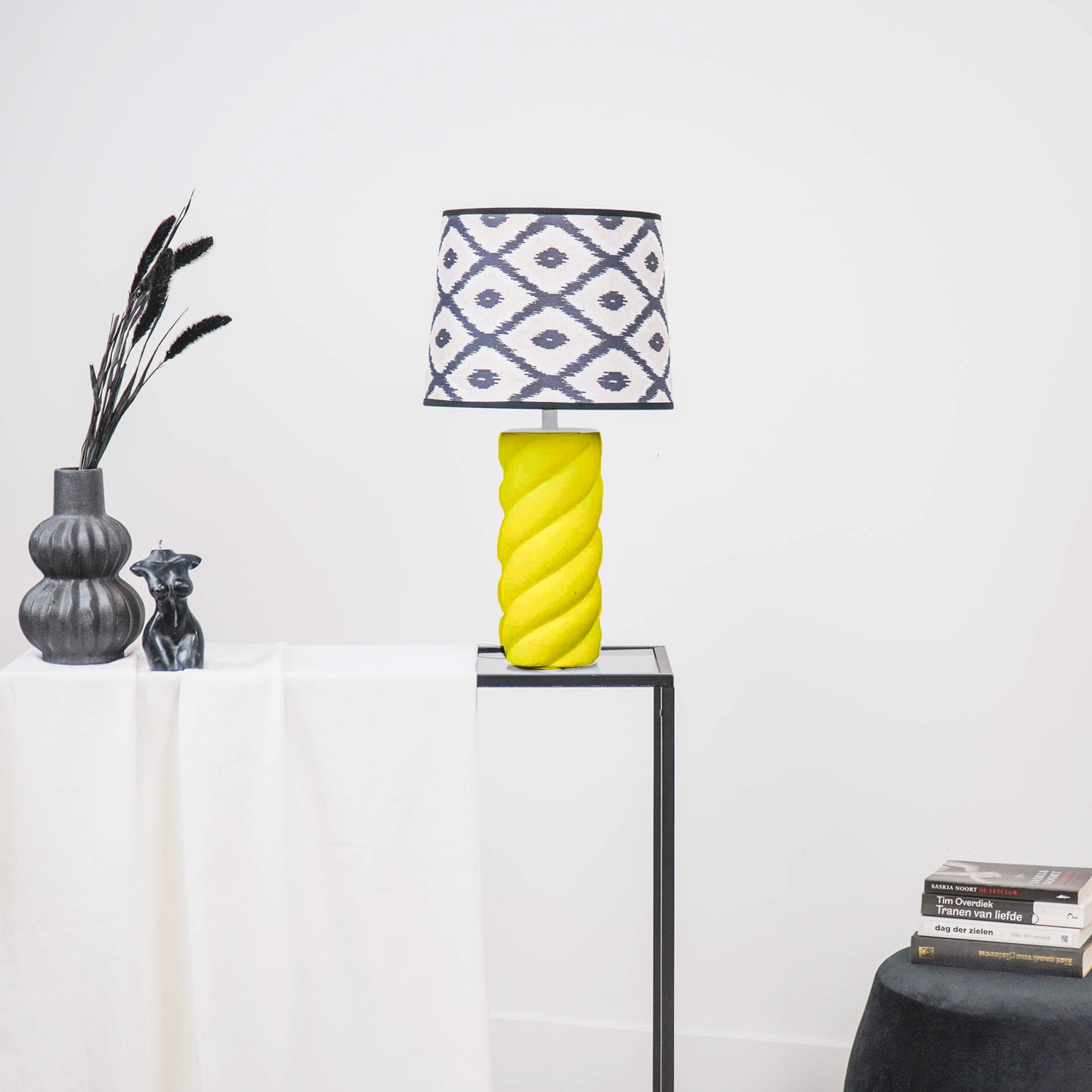 Table Lamp - Ceramics - Neon Yellow - E27- 12x12x28cm