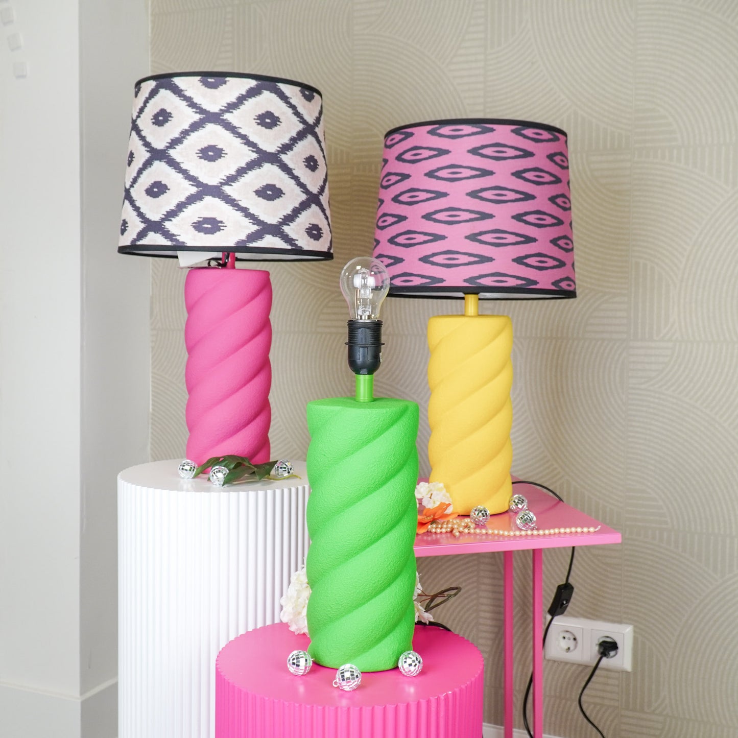 Table Lamp - Ceramics - Neon Yellow - E27- 12x12x28cm