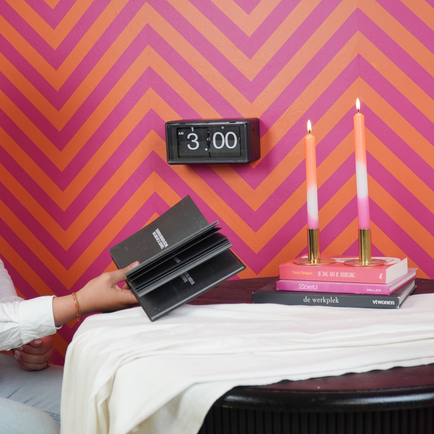 Clock- Cabinet Clock Flip Over- Black- 22x13x11,5cm