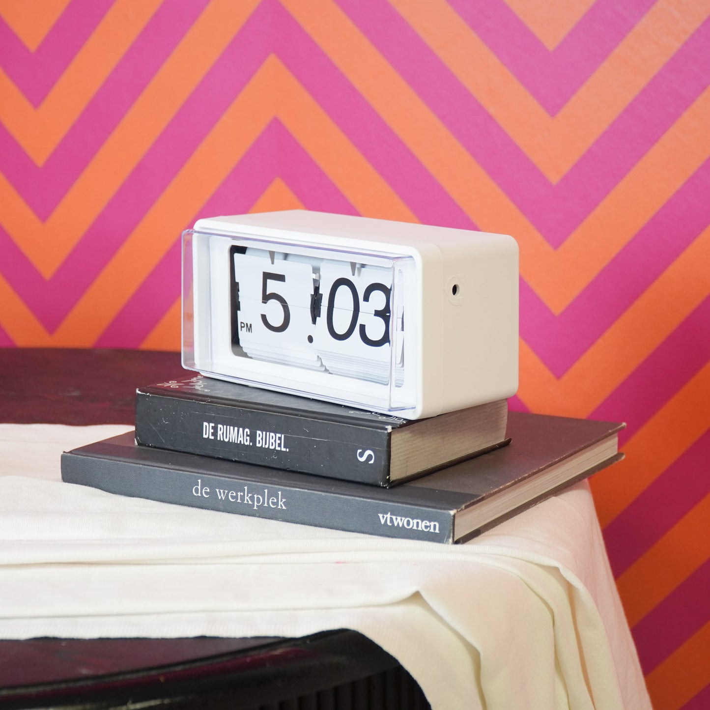Clock- Cabinet Clock Flip Over- White- 22x13x11,5cm
