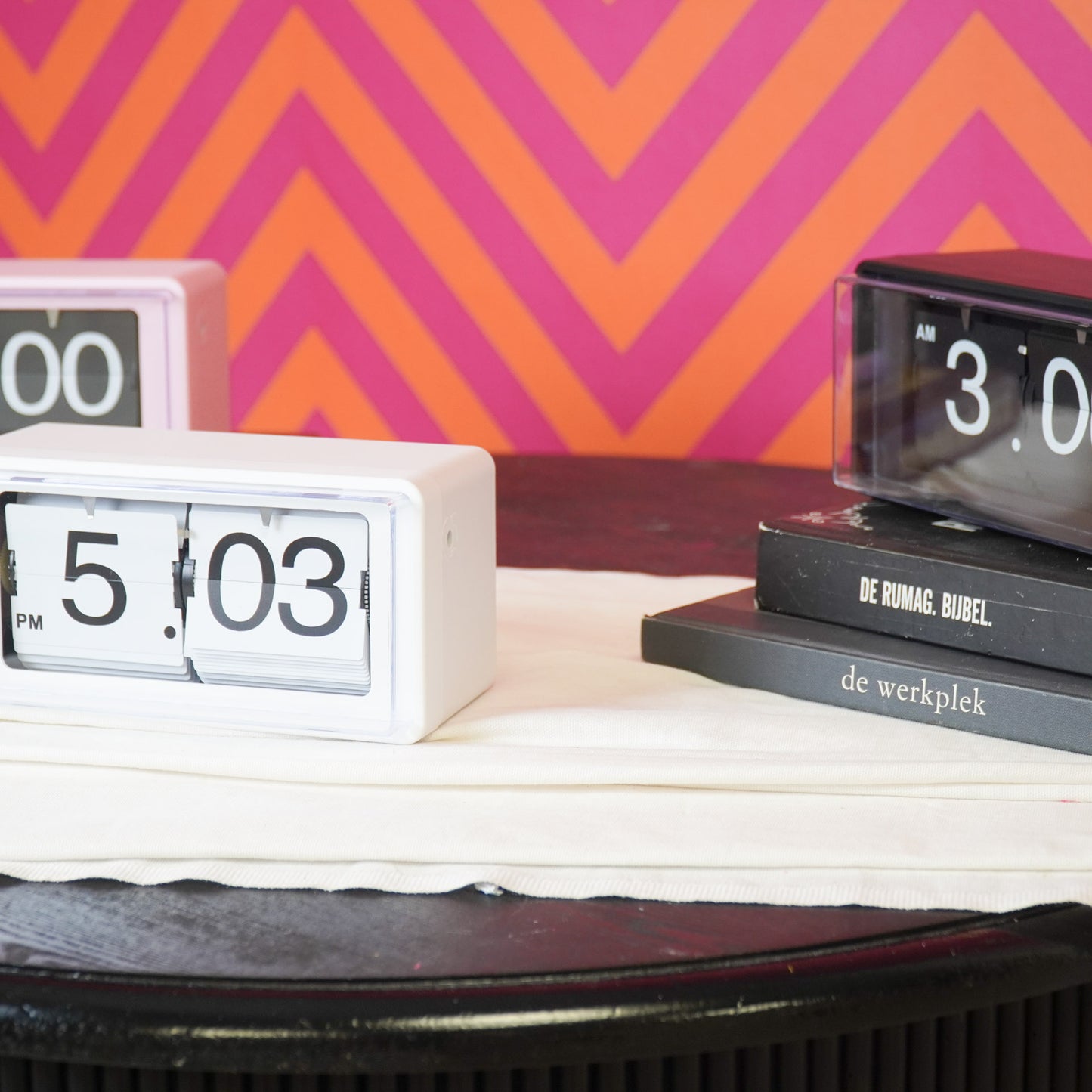 Clock- Cabinet Clock Flip Over- White- 22x13x11,5cm