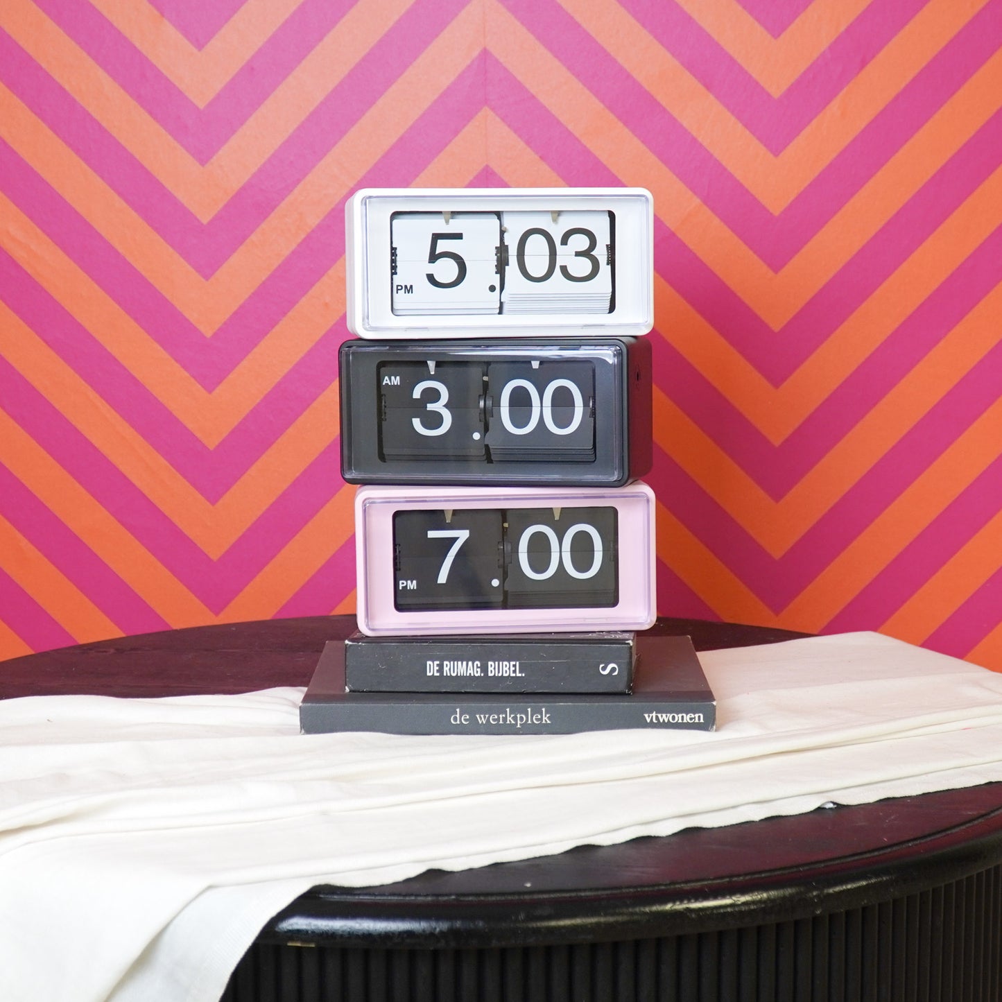 Clock- Cabinet Clock Flip Over- Pink- 22x13x11,5cm