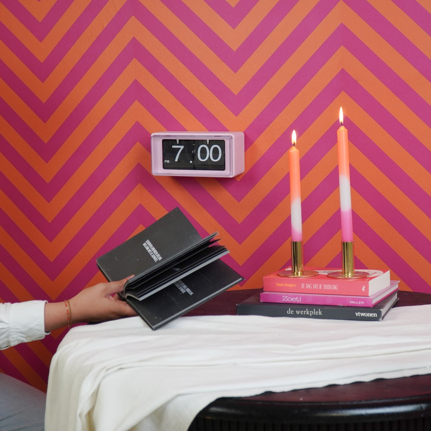 Clock- Cabinet Clock Flip Over- Pink- 22x13x11,5cm