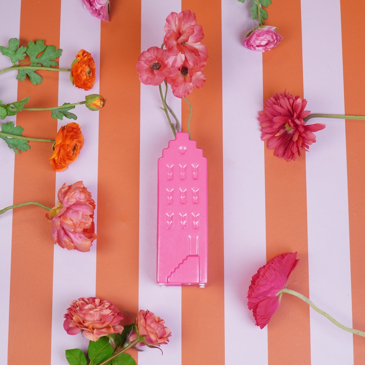 Flower Vase - House Vase - Ceramic - Neon Pink - 7,5x6x23 cm