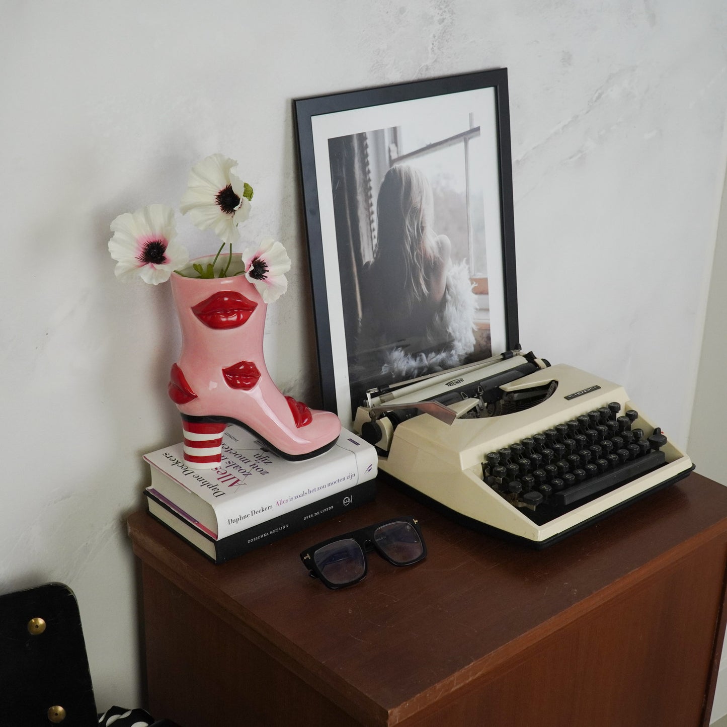 Flower Vase- Boot with Lips Vase- Ceramics- Pink/ Red- 19,5x8,5x23 cm