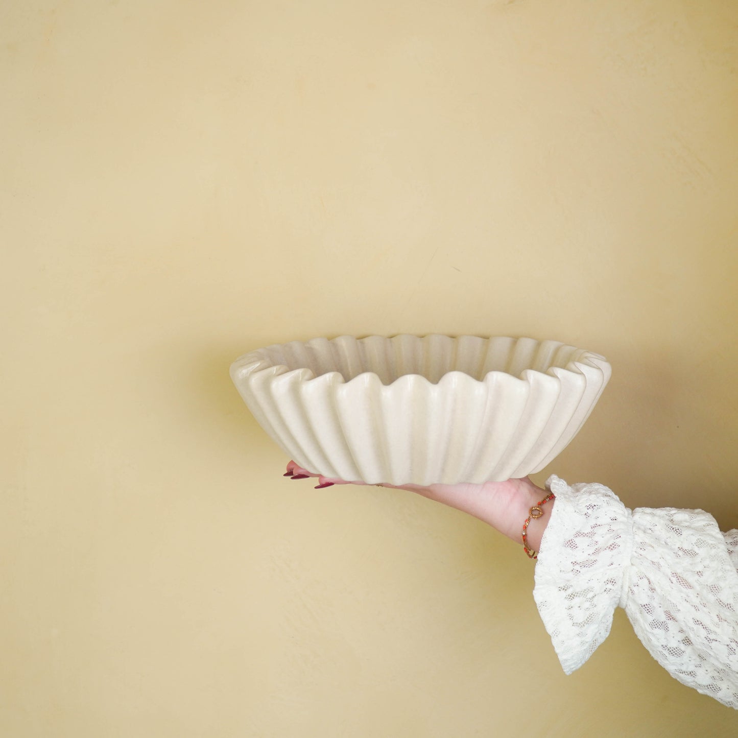 Bowl- Pleated Bowl - Ceramics- Sand- 29,5x29,5x9cm