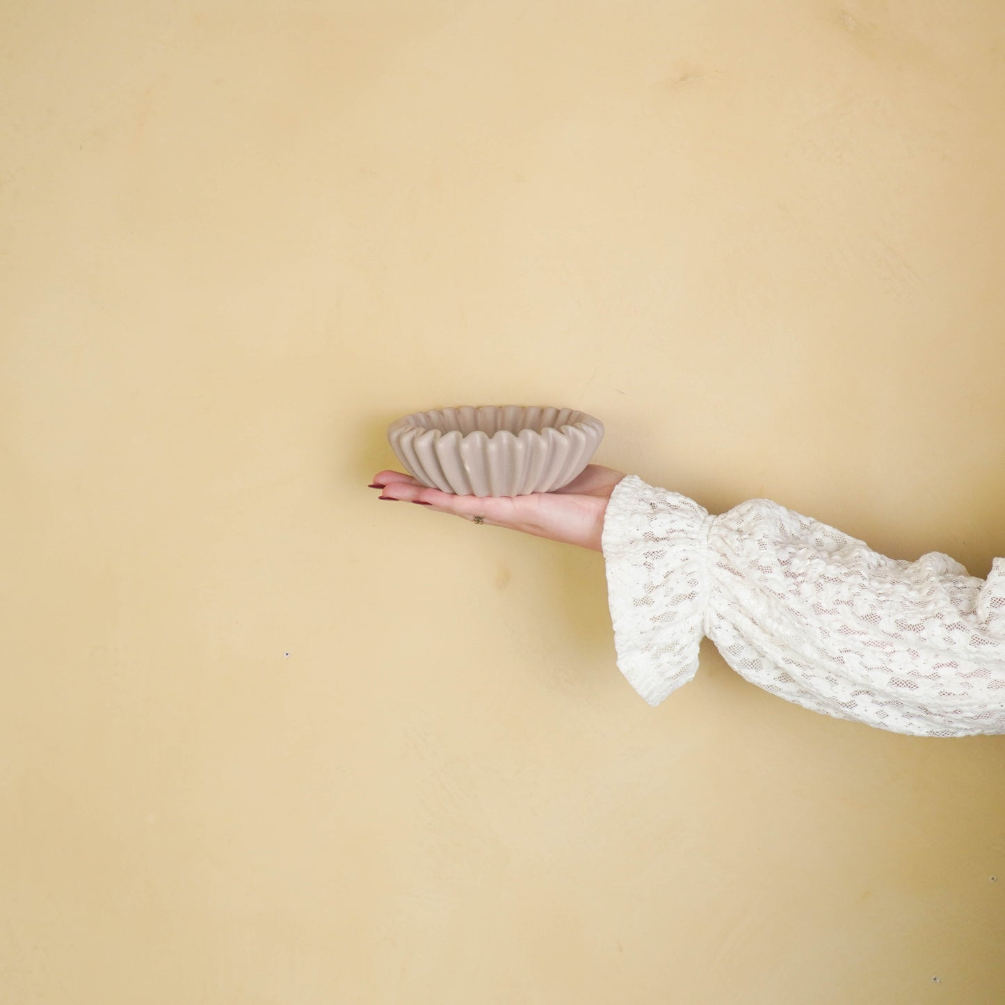 Bowl- Pleated Bowl - Ceramics- Taupe- 15x15x4,5 cm