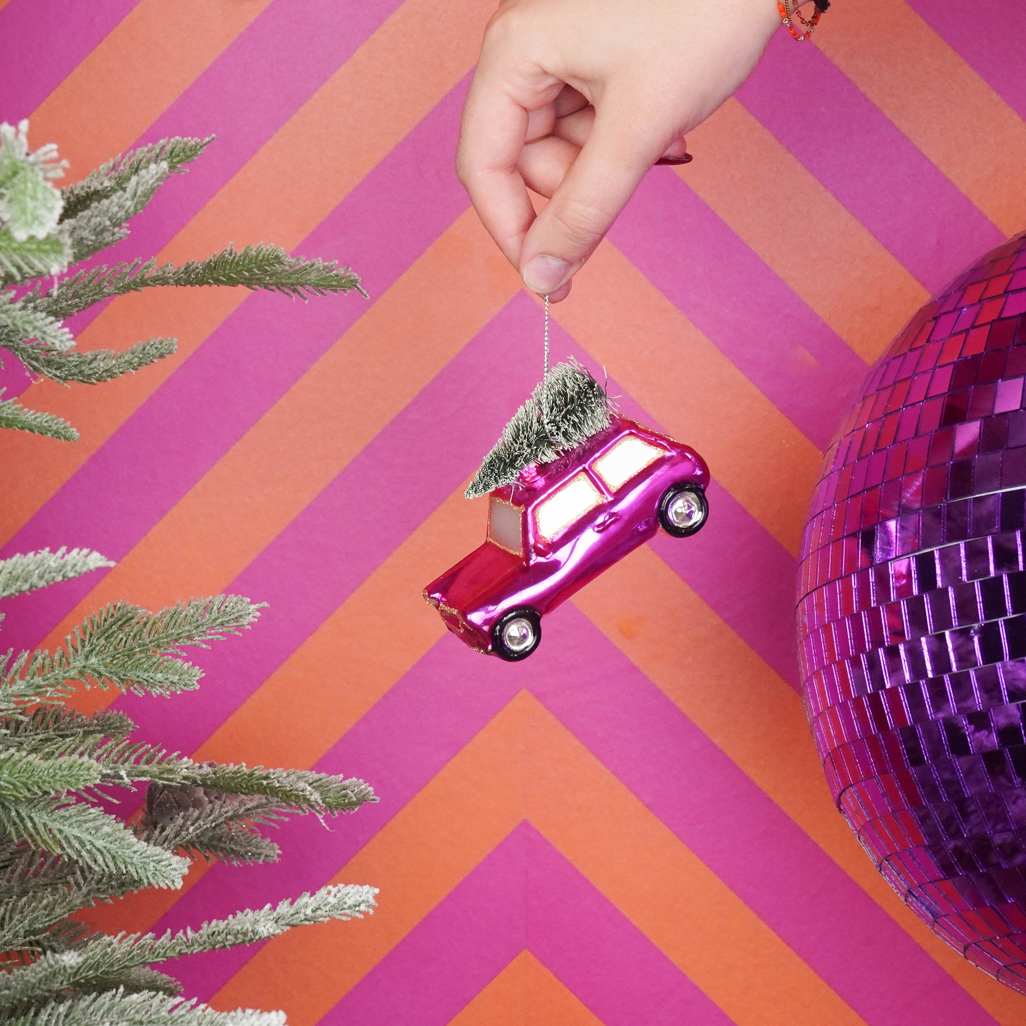 Ornament - Xmas Hanger -Pink Car/Xmas Tree 10x5x7cm
