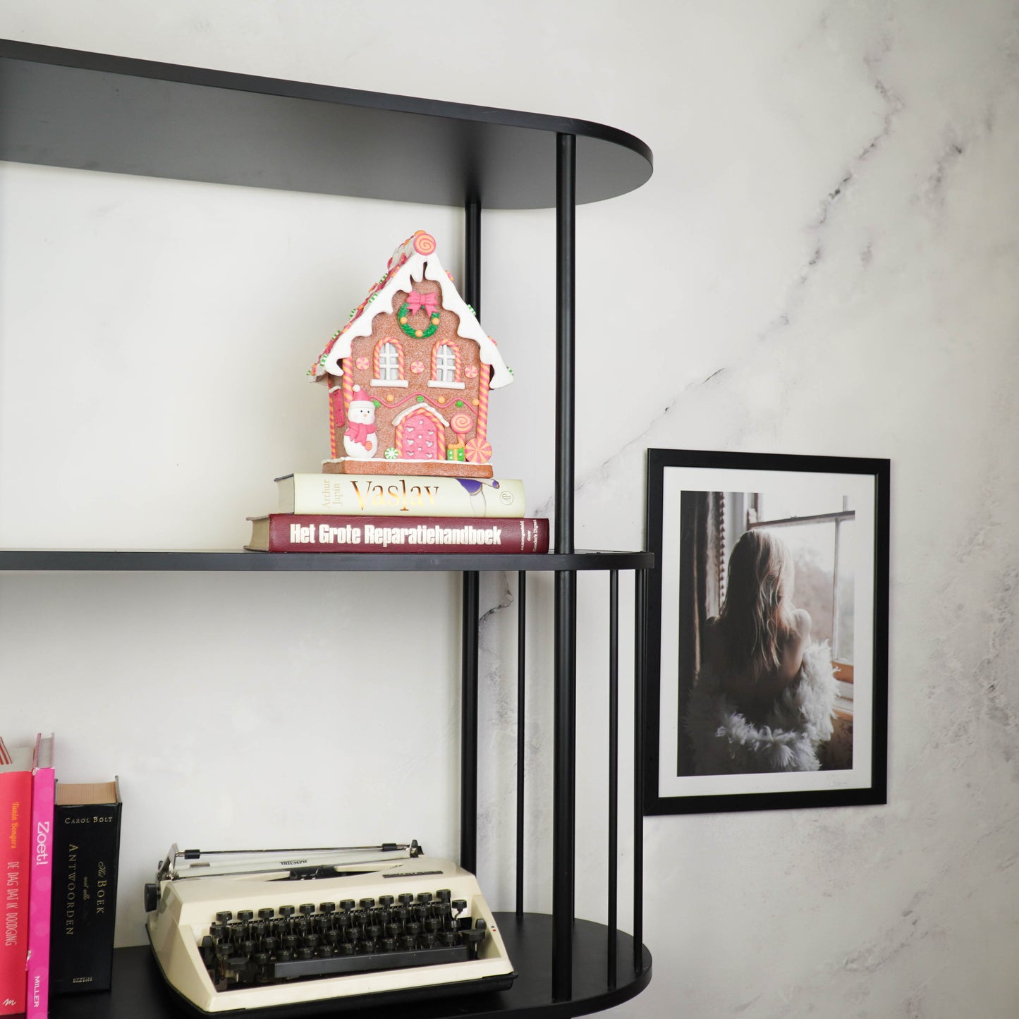 LED - Candy House - Polyresin - Brown/Pink - 8.5x13x23.5 cm