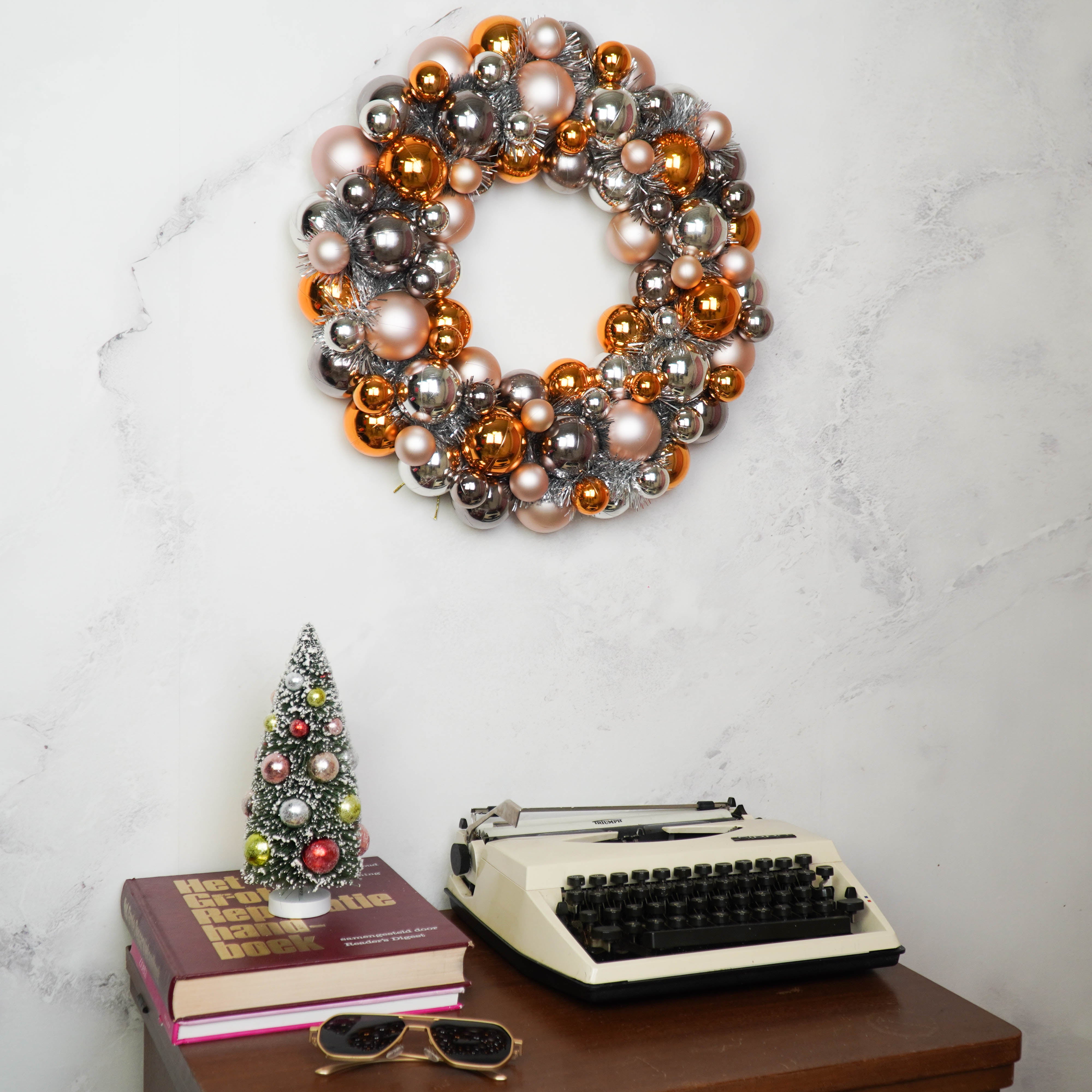 Christmas Decoration - Christmas Wreath - Christmas Baubles - Polysterene - Taupe - 34x10 cm