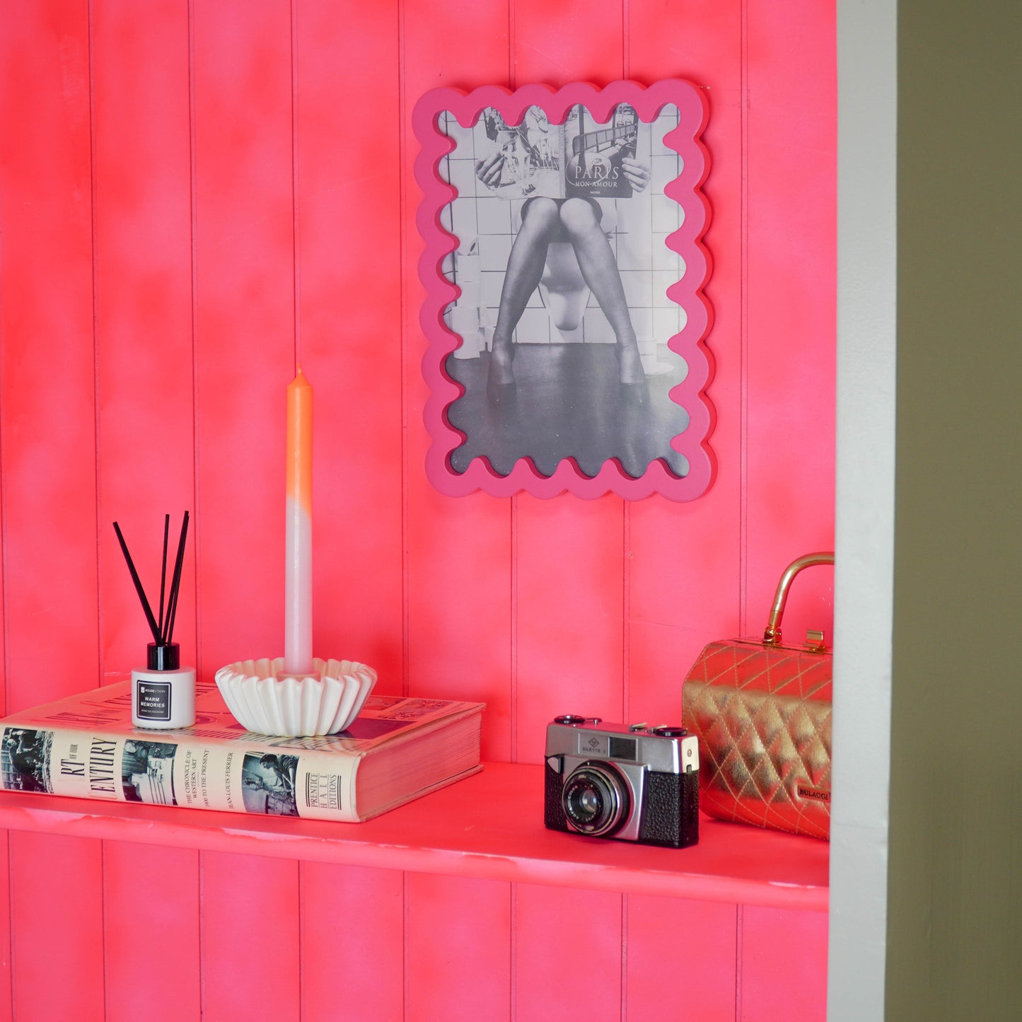 Picture frame - Wavey - Neon Pink - MDF - 24x33x1.5cm