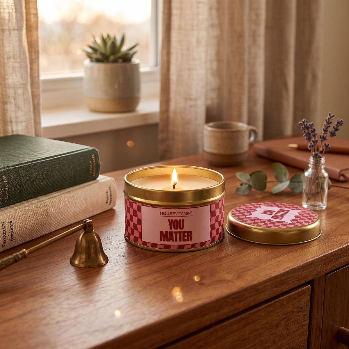Scented Candle Display – 24 Feel Good Tin Candles – 23 x 30.5 x 21 cm