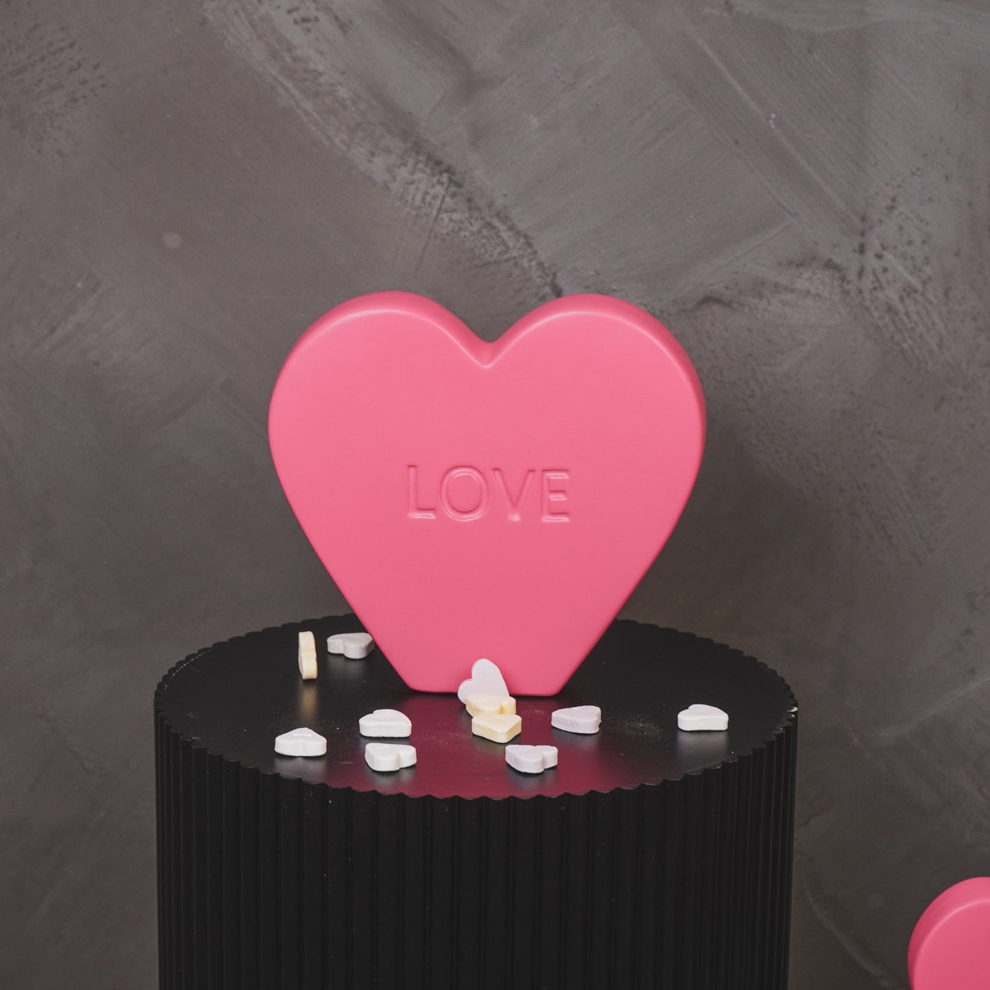 Ornament- Candy Heart 'LOVE'- Neon Pink- 20x4x18,5cm