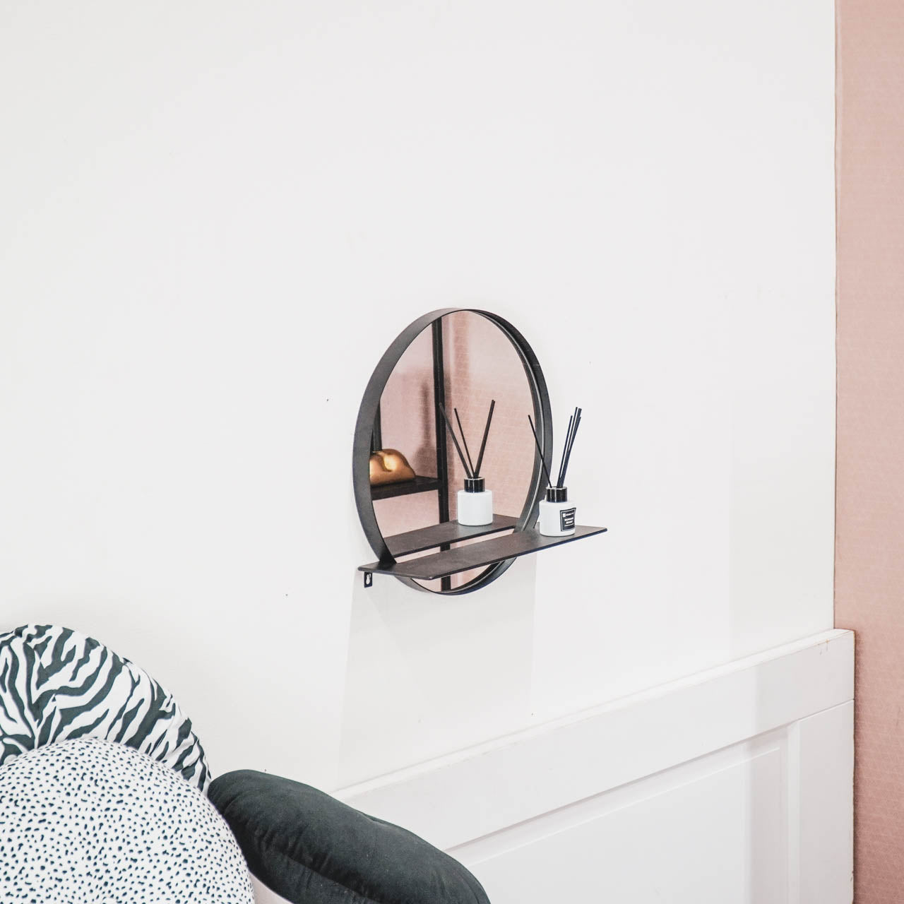 HV Round Metal Mirror with Shelf - Black - Ø40cm