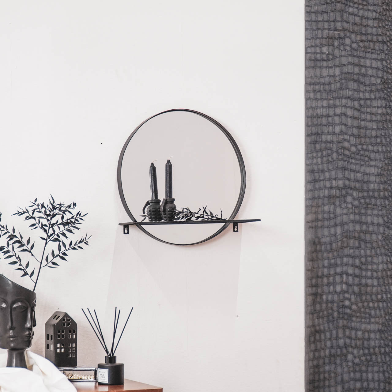HV Round Metal Mirror with Shelf - Black - Ø40cm
