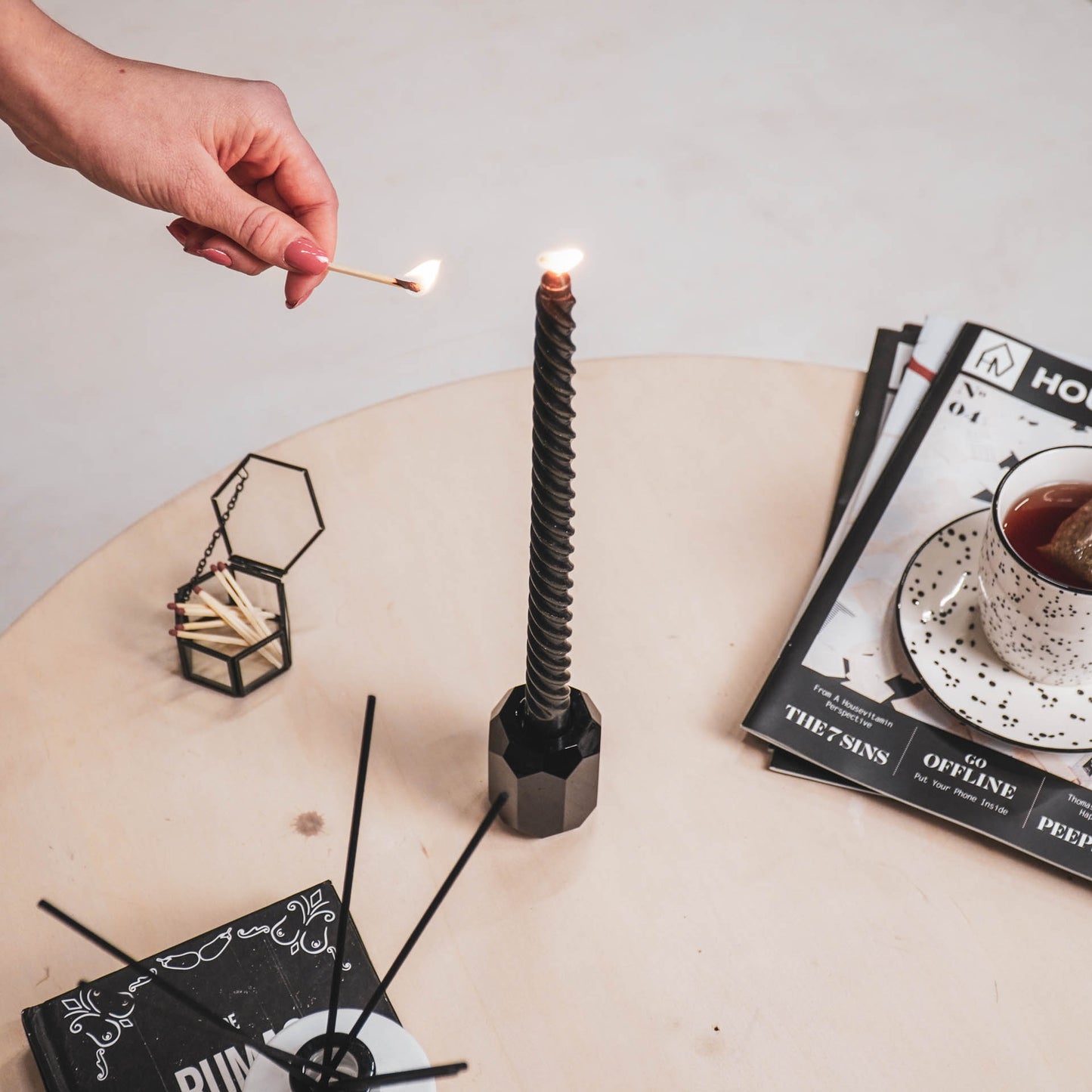 HV Twisted Candles 4 pcs - Black - 2x30cm