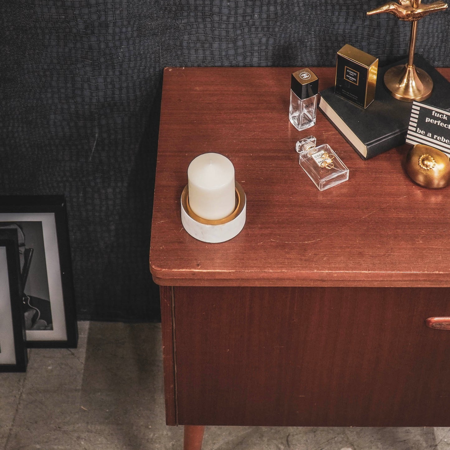 HV Marble Pillar Candleholder - White/Gold