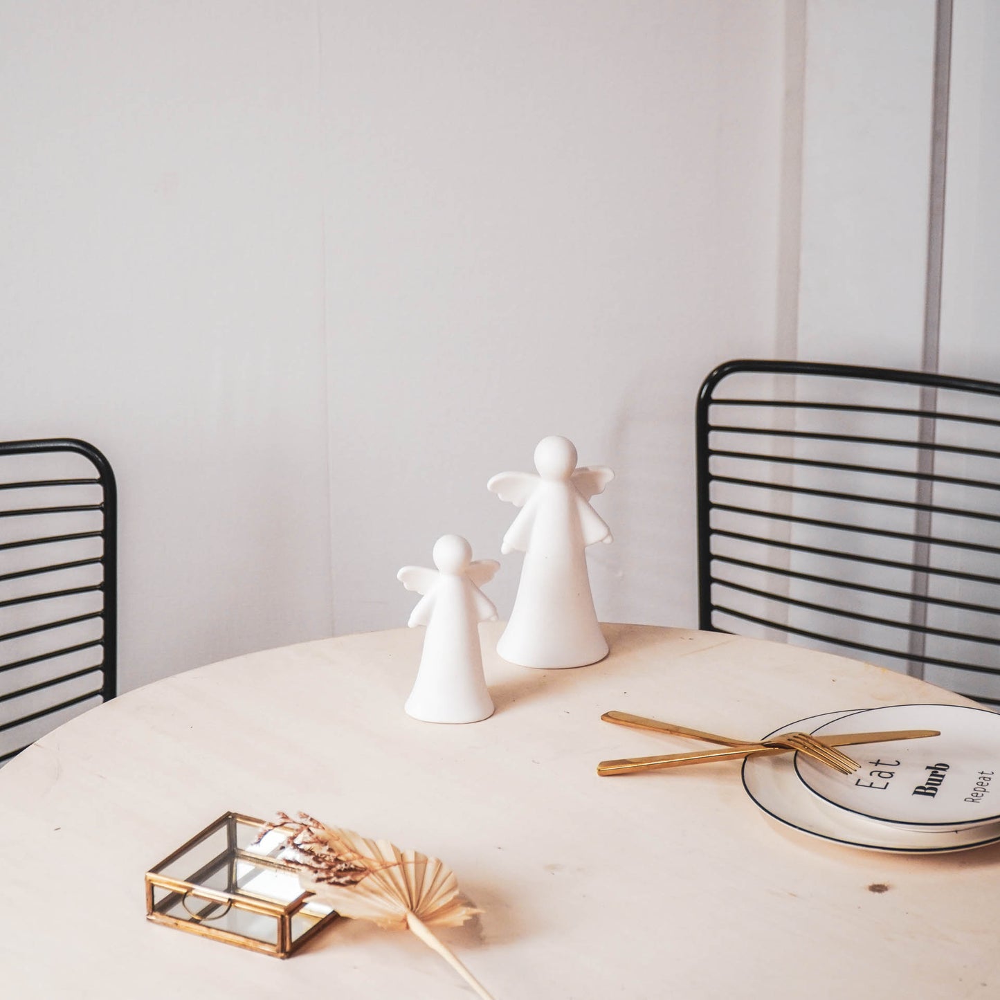 Ledlight - Angel - Ceramics - White - 9x6x16,5cm