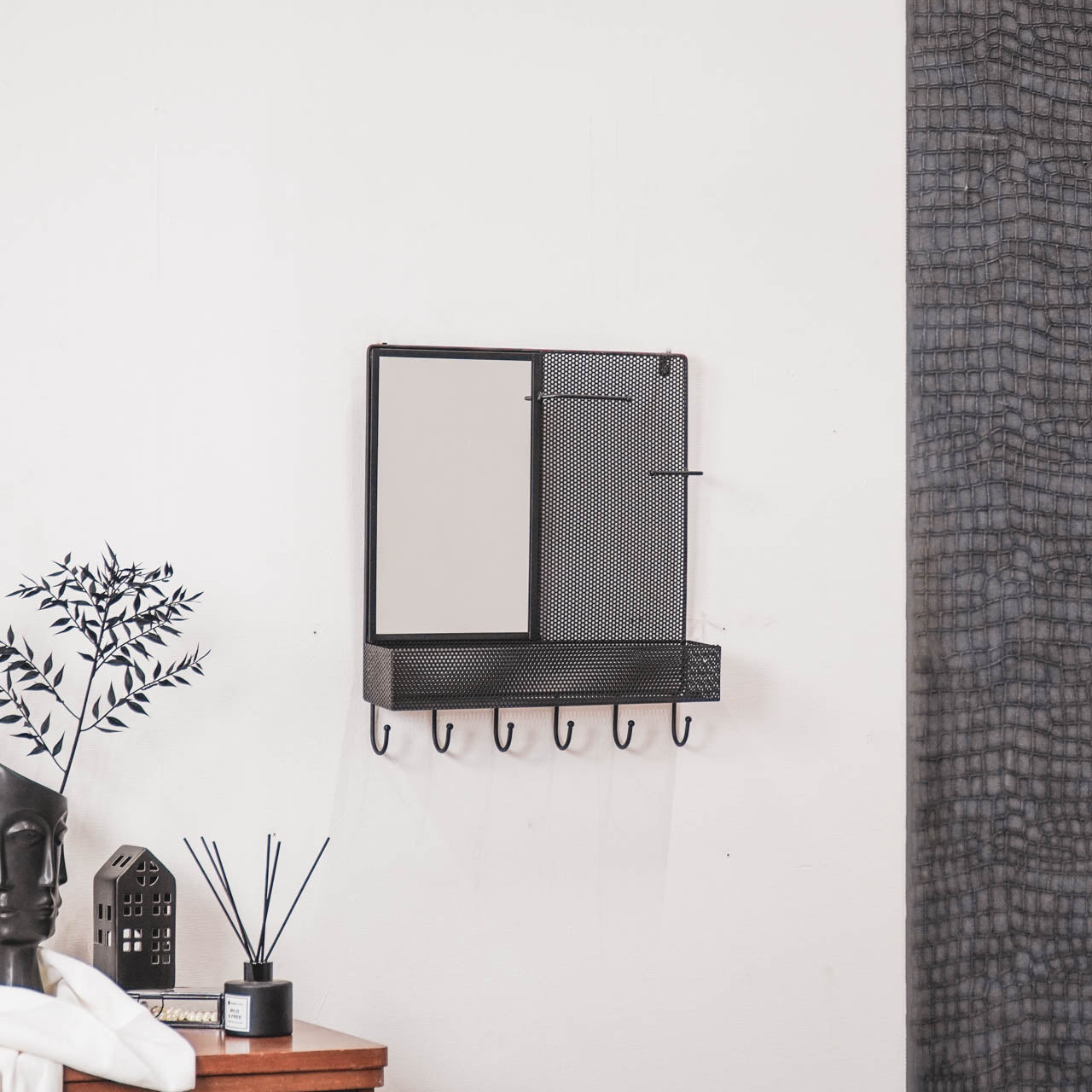 HV Black Metal Mirror - 40x10x46cm