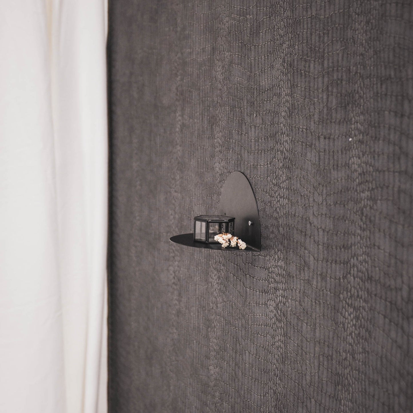 HV Round Shelf - Black - 20x10x10cm