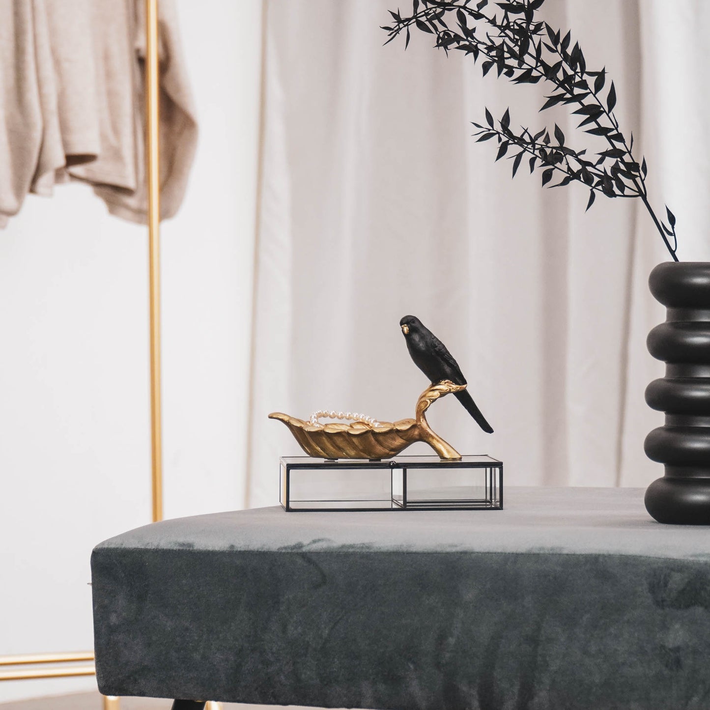 HV Black Parakeet Bird on a Golden Leaf - 21x9x13 cm