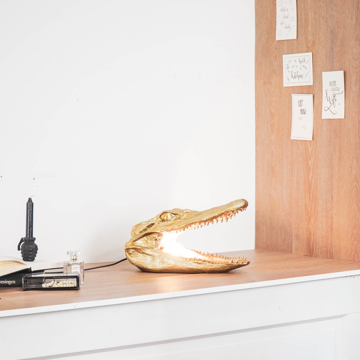 HV Golden Alligator Table Lamp - 39x18x21cm
