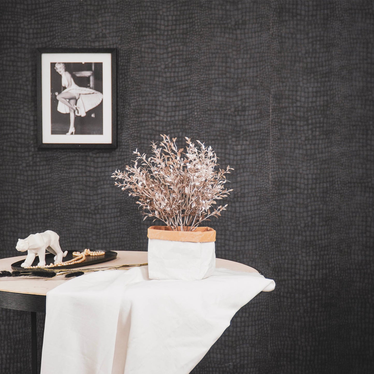 HV Bronze Golden Plant with black pot - Polysterene