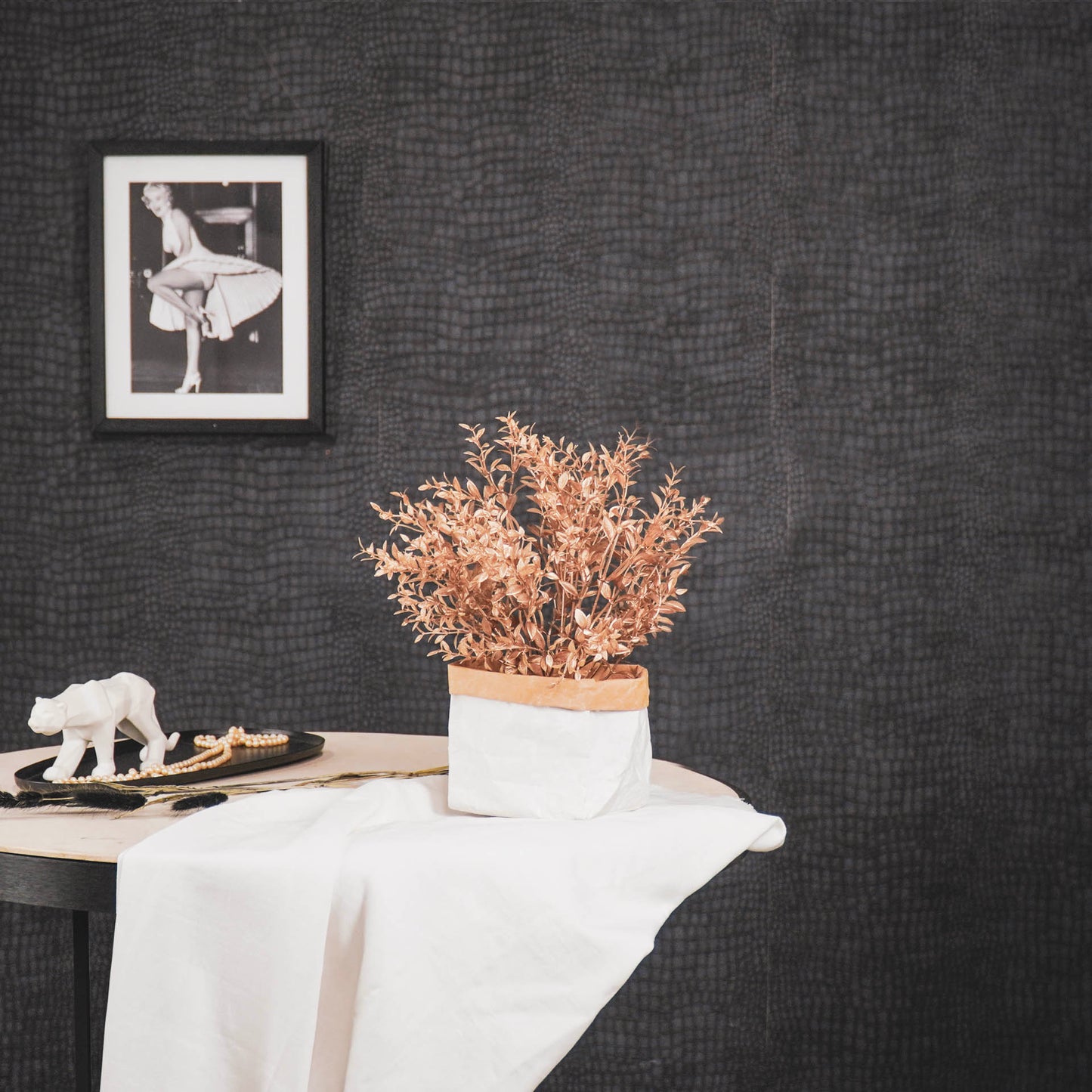 HV Golden Plant with black pot - Polysterene