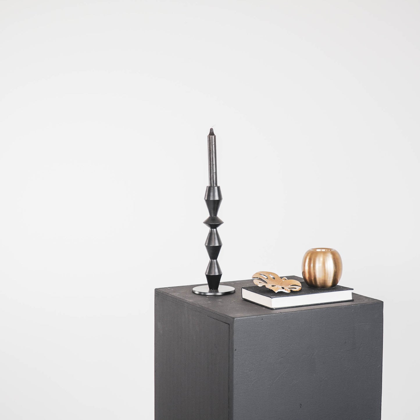 HV Geometric Candleholder -Black 10x10x26