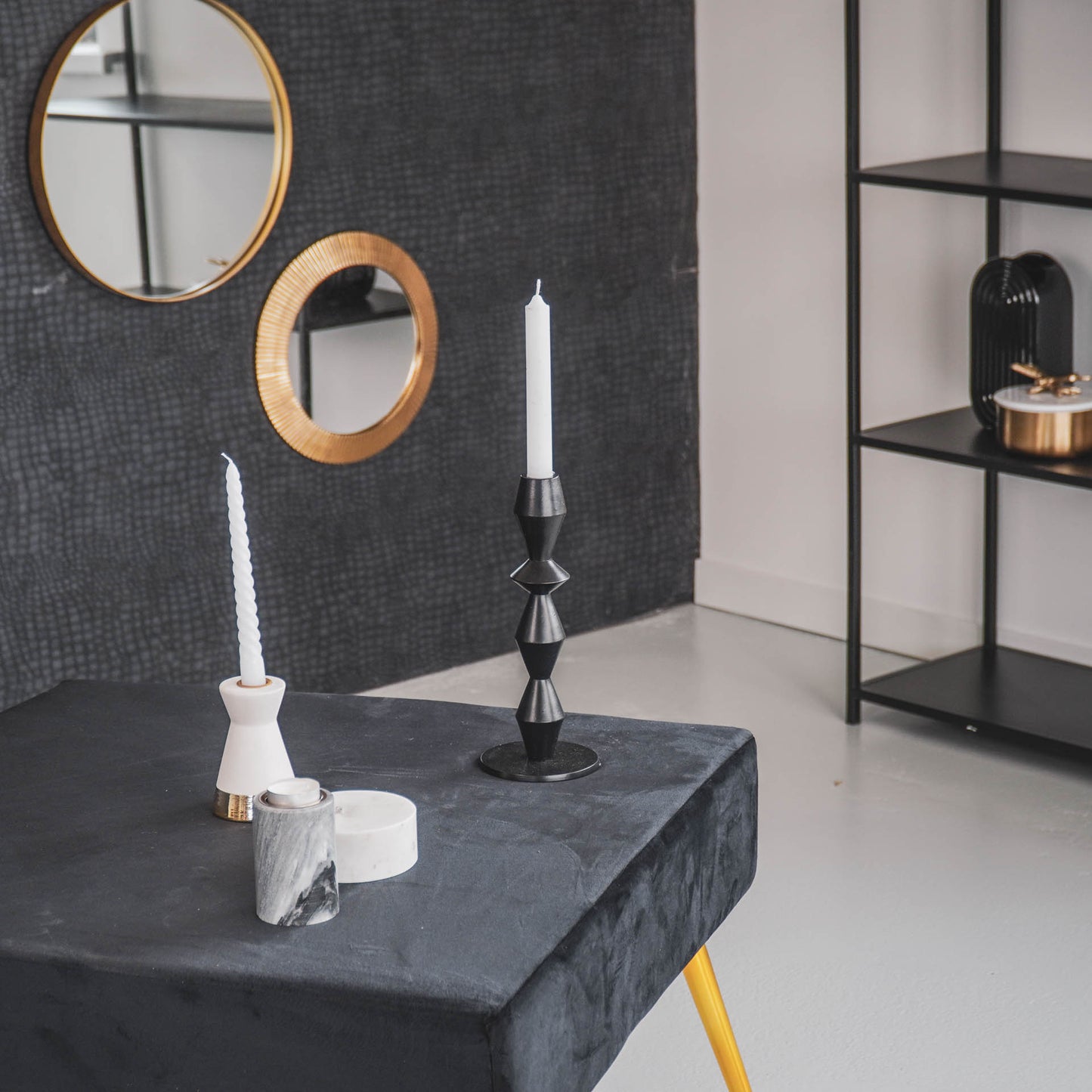 HV Geometric Candleholder -Black 10x10x26