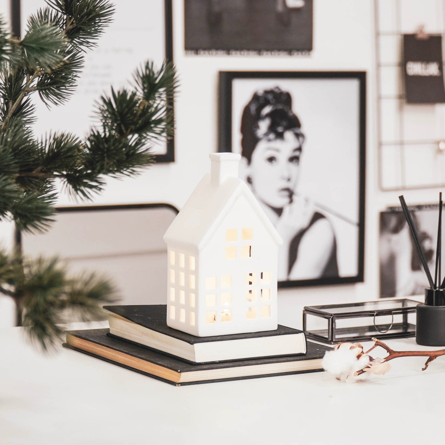 HV Family House Ledlight - 10x8x19 cm - White