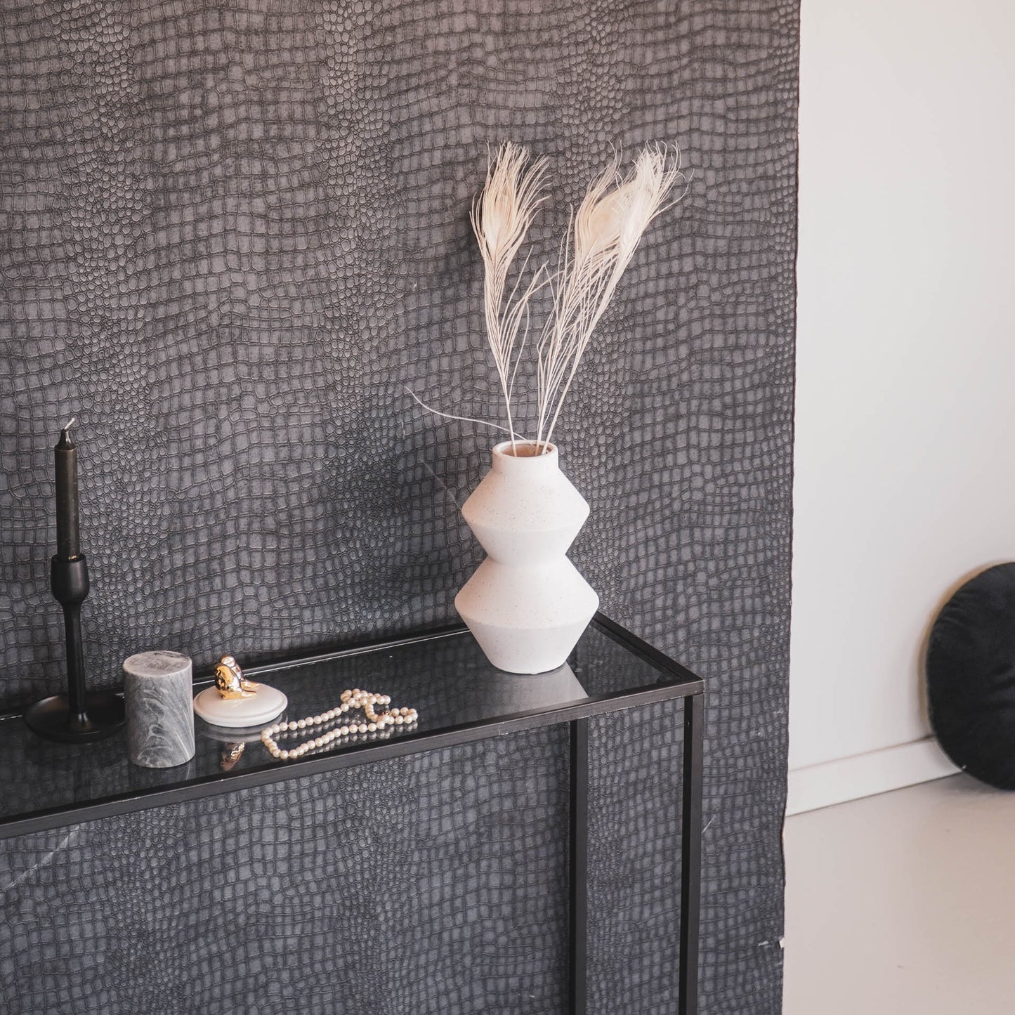 HV Organic Shape Vase - White -13x13x22