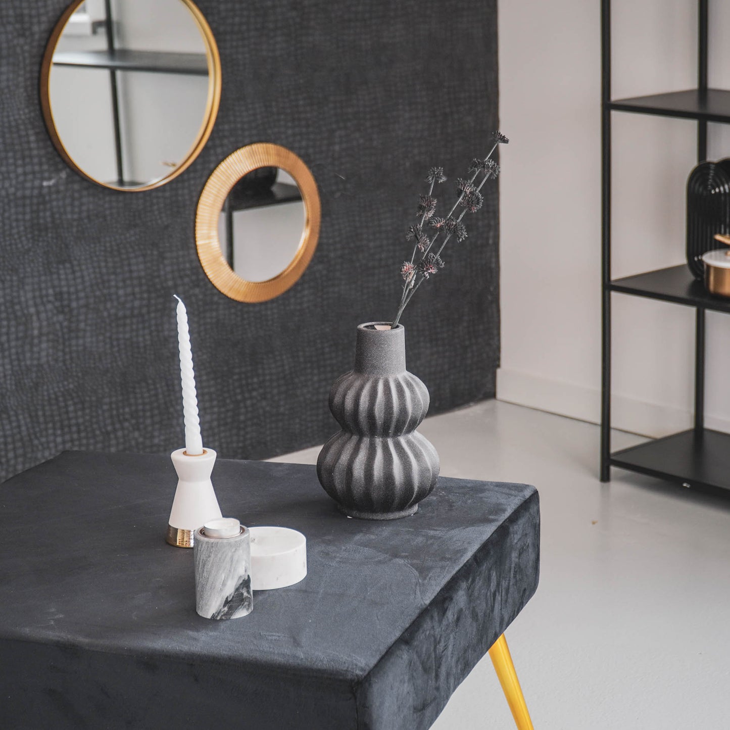 HV Organic Shape Vase - Black-13x13x20cm