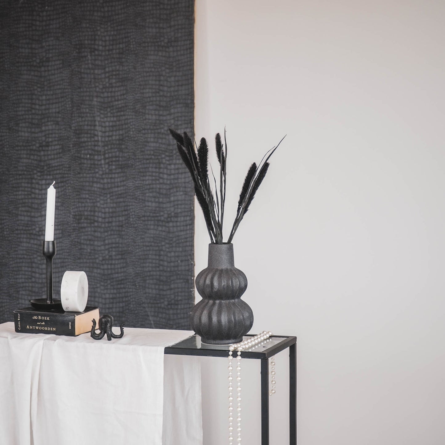 HV Organic Shape Vase - Black-13x13x20cm