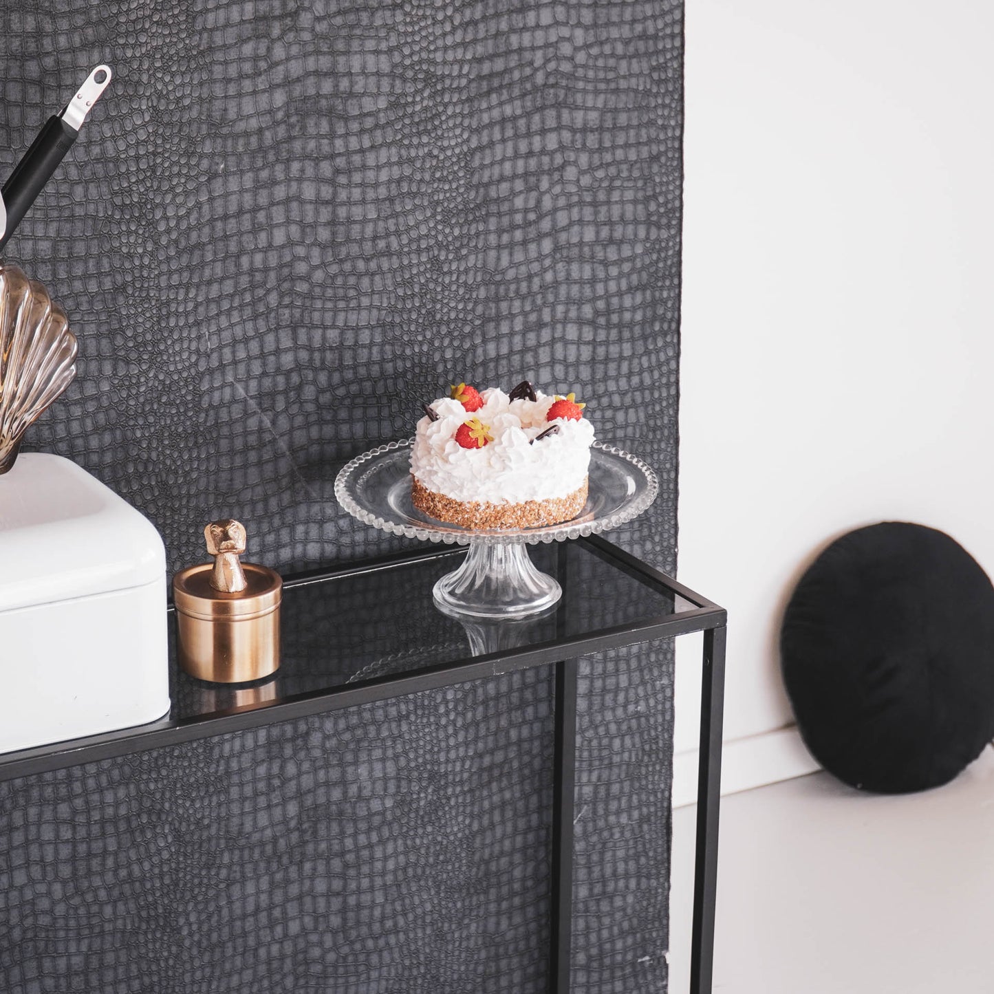 HV Cake Plate - Clear Glass- 27x10cm