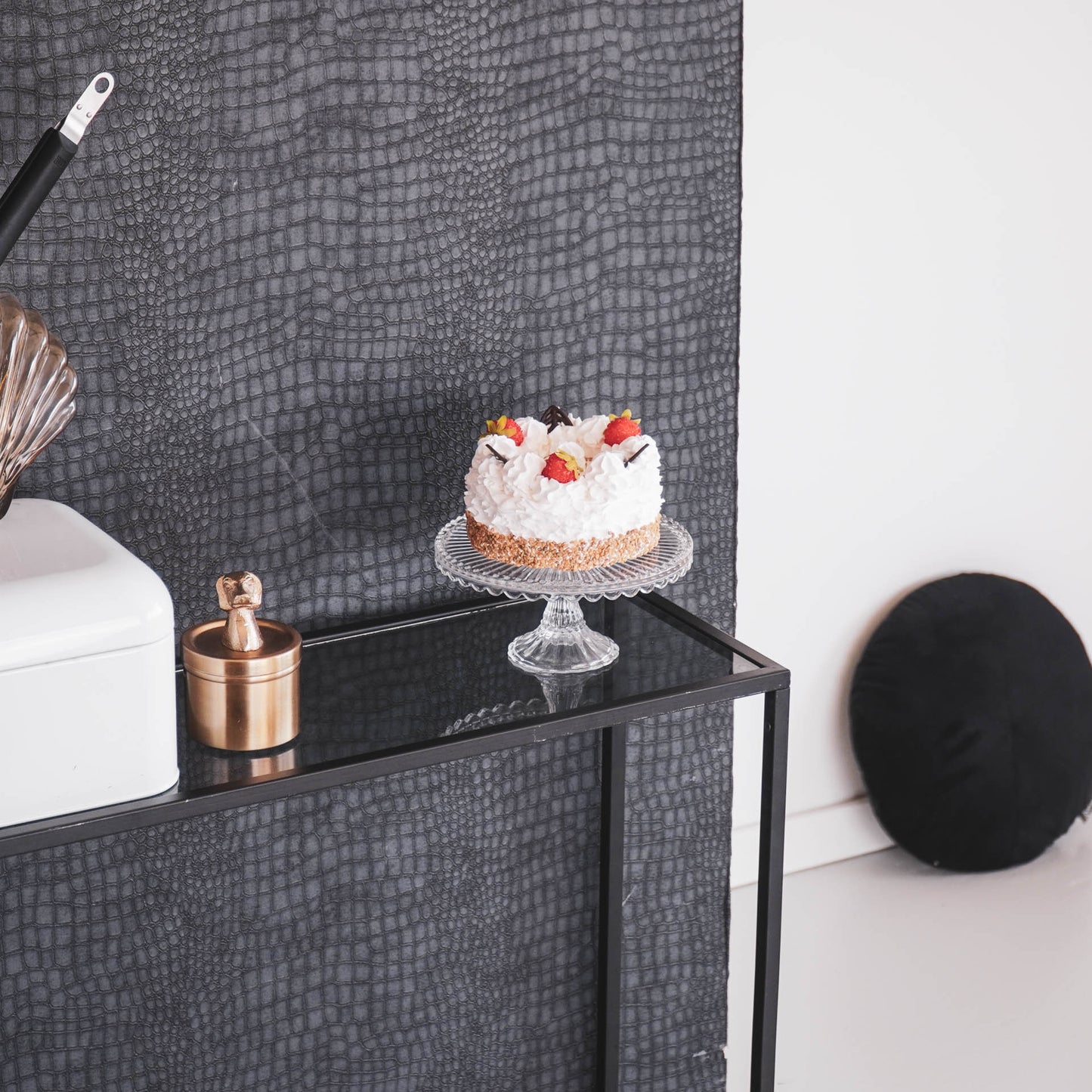 HV Cake Plate - Clear Glass - 20x9cm