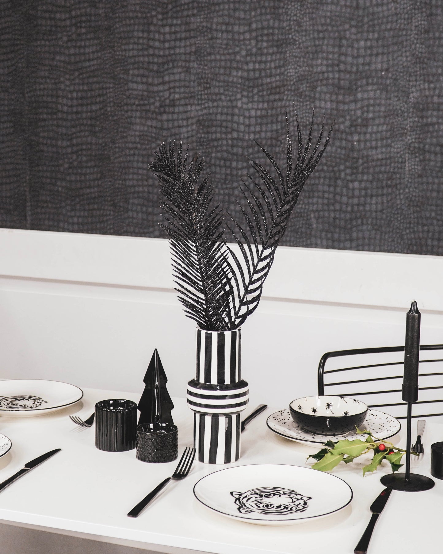 HV Black - Leaf - 66x21cm