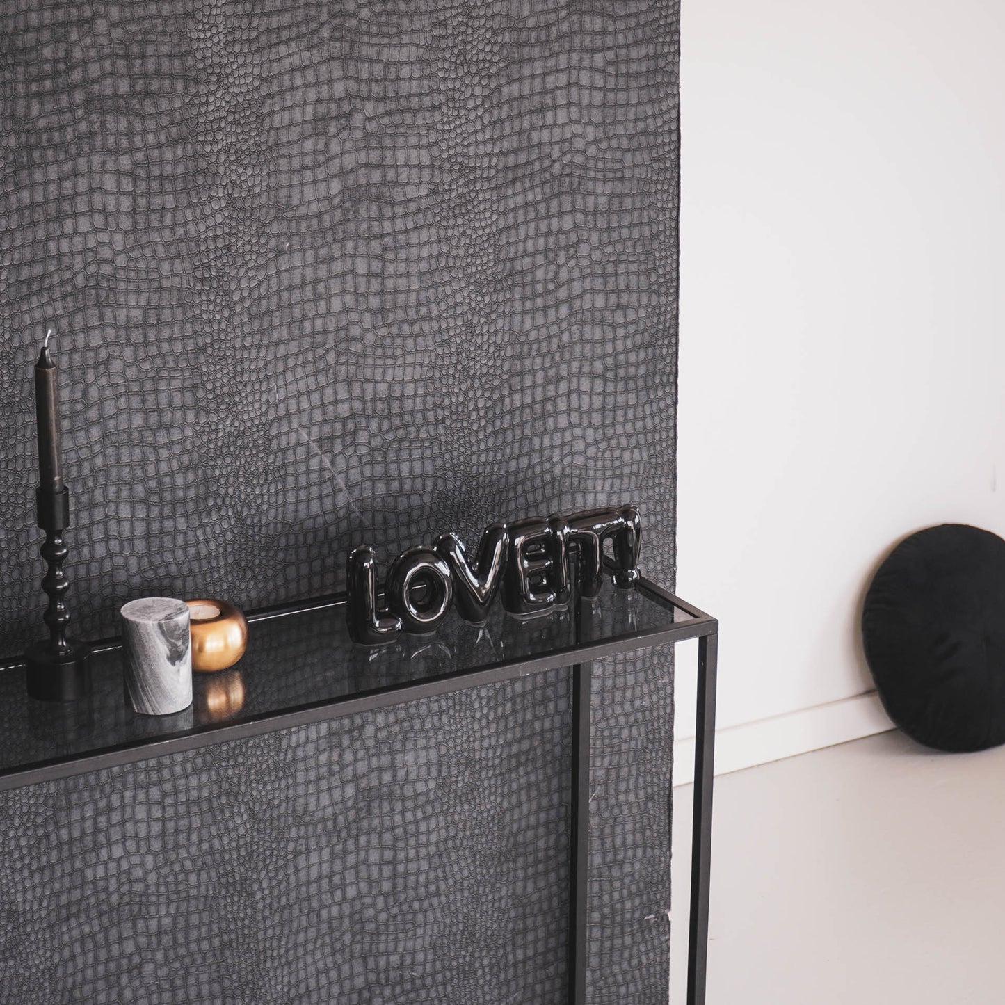 HV Balloon ornament 'Love it!' - 33,5x3,5x10 cm - Black